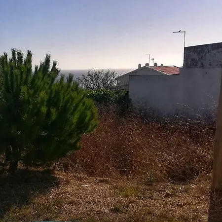 An Out Of Time Near The Beach In Sao Bernardino Atouguia Da Baleia