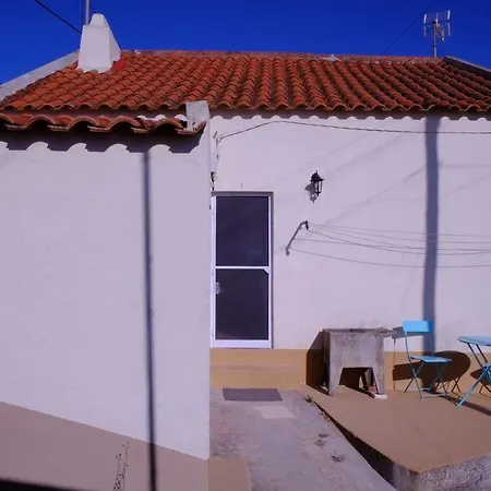 An Out Of Time Near The Beach In Sao Bernardino Apartmán